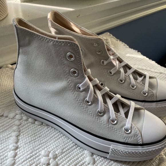 Brand new Converse platform hightops - Picture 2 of 9